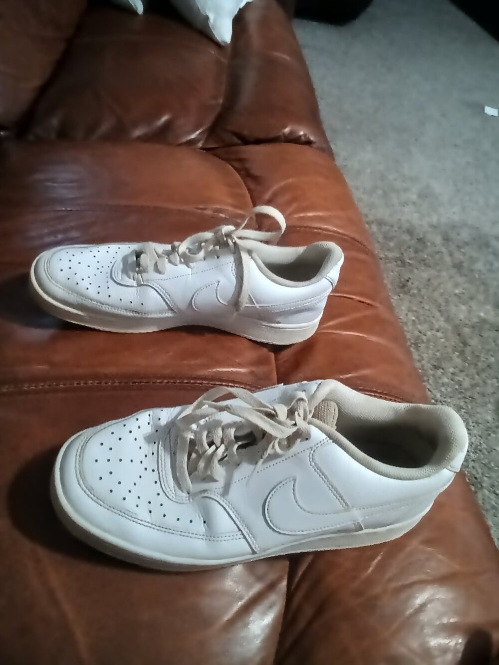 Nike courtyard tennis shoes white